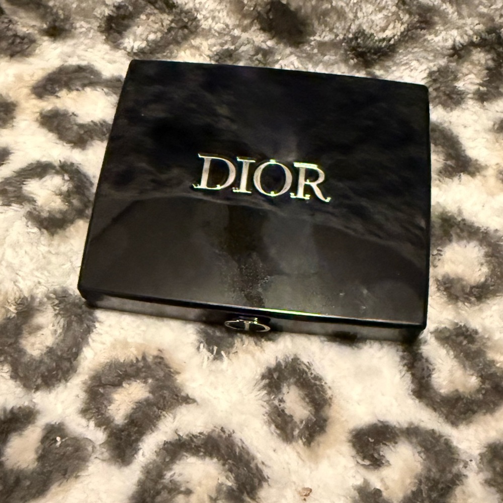 Dior travel case with lipsticks and eyeshadow - Picture 5 of 7